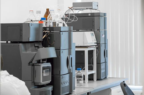 教學儀器設備與教育軟件 現代教育技術的雙翼